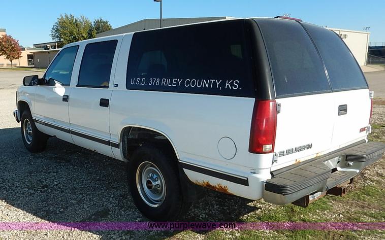 image for item I5295 1999 GMC Suburban 2500 SL SUV