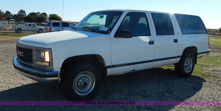 image for item I5295 1999 GMC Suburban 2500 SL SUV