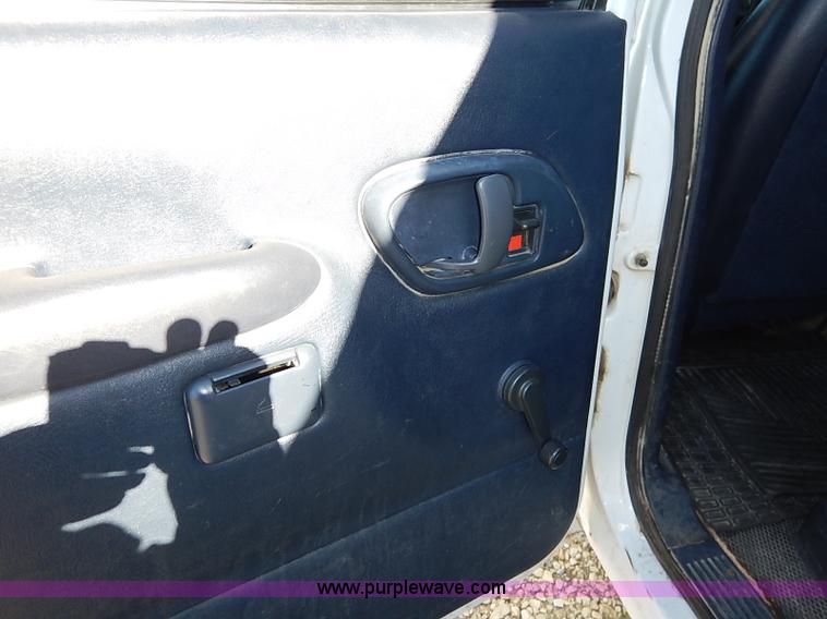 image for item I5295 1999 GMC Suburban 2500 SL SUV