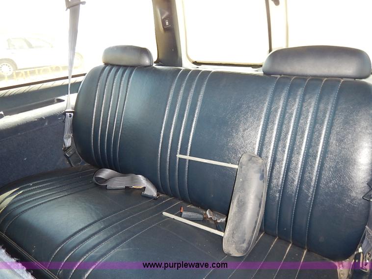 image for item I5295 1999 GMC Suburban 2500 SL SUV