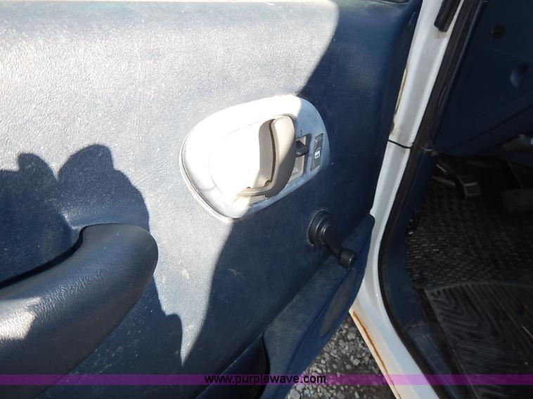 image for item I5295 1999 GMC Suburban 2500 SL SUV