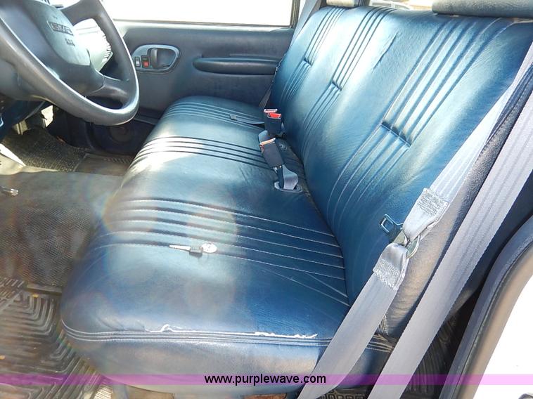 image for item I5295 1999 GMC Suburban 2500 SL SUV