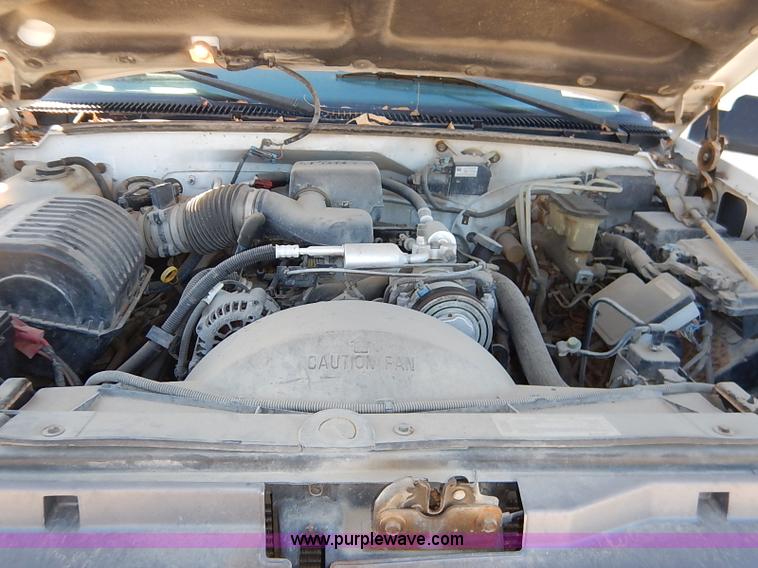 image for item I5295 1999 GMC Suburban 2500 SL SUV