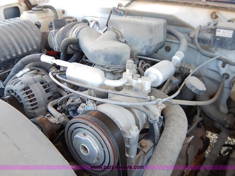 image for item I5295 1999 GMC Suburban 2500 SL SUV