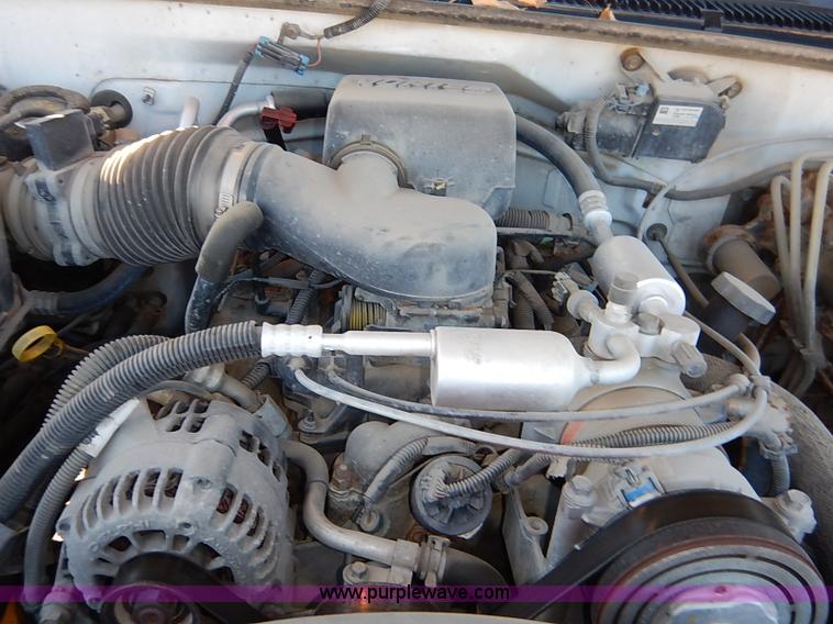 image for item I5295 1999 GMC Suburban 2500 SL SUV