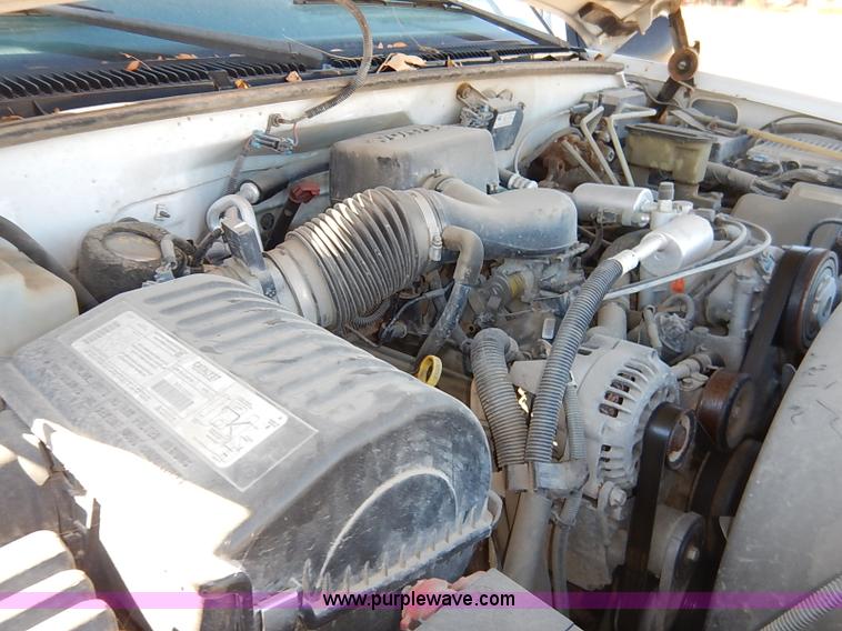 image for item I5295 1999 GMC Suburban 2500 SL SUV