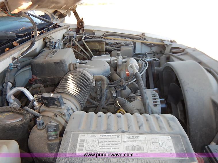 image for item I5295 1999 GMC Suburban 2500 SL SUV