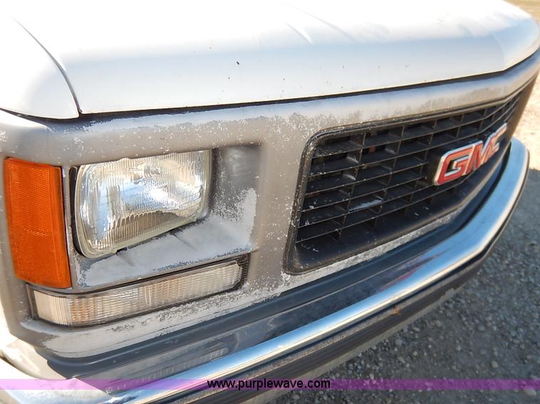 image for item I5295 1999 GMC Suburban 2500 SL SUV