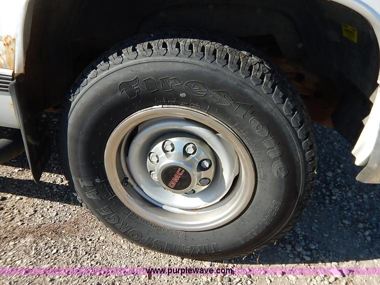 image for item I5295 1999 GMC Suburban 2500 SL SUV