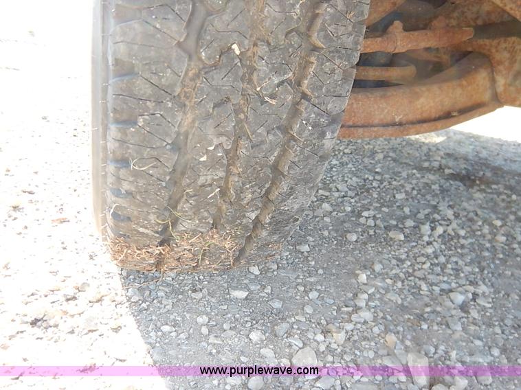 image for item I5295 1999 GMC Suburban 2500 SL SUV