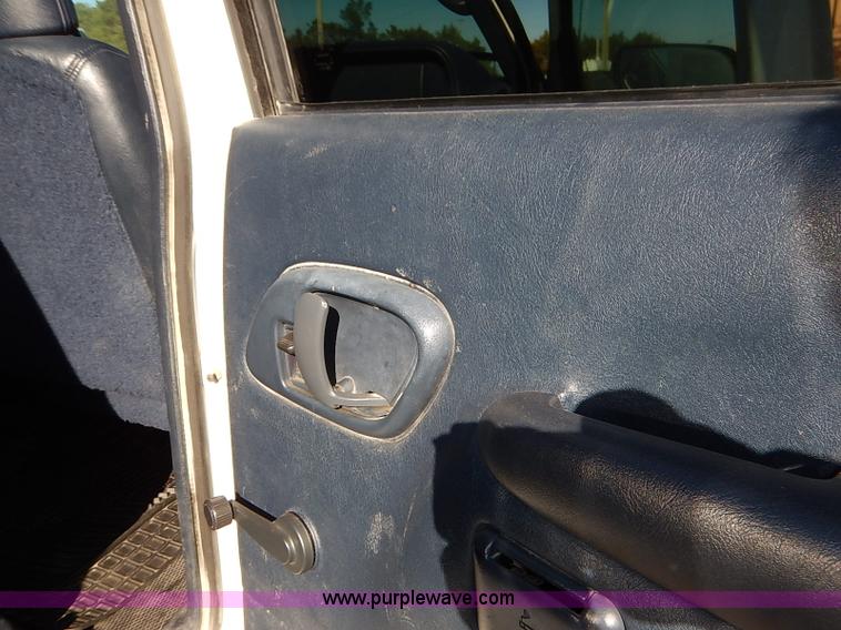 image for item I5295 1999 GMC Suburban 2500 SL SUV