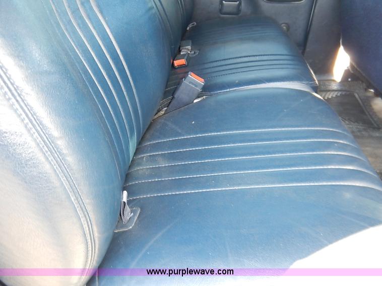 image for item I5295 1999 GMC Suburban 2500 SL SUV