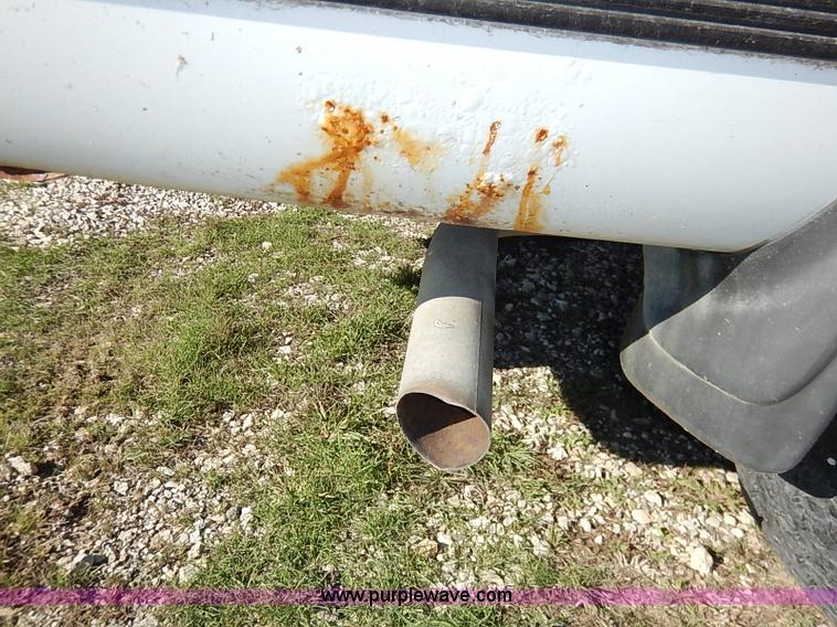 image for item I5295 1999 GMC Suburban 2500 SL SUV