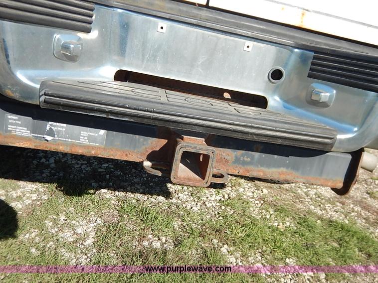 image for item I5295 1999 GMC Suburban 2500 SL SUV