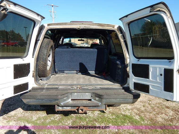 image for item I5295 1999 GMC Suburban 2500 SL SUV