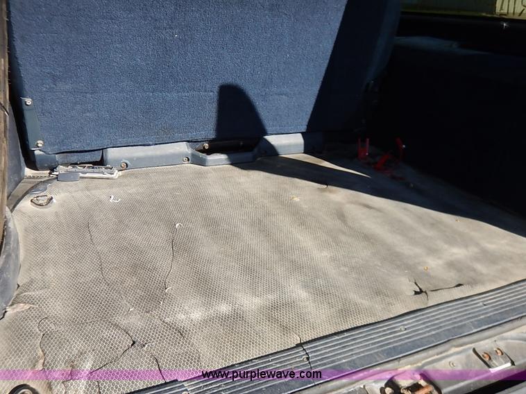 image for item I5295 1999 GMC Suburban 2500 SL SUV