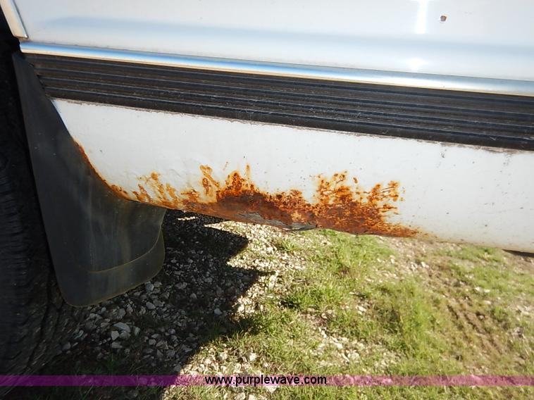 image for item I5295 1999 GMC Suburban 2500 SL SUV