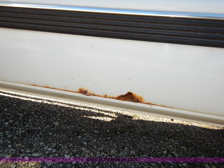 image for item I5295 1999 GMC Suburban 2500 SL SUV