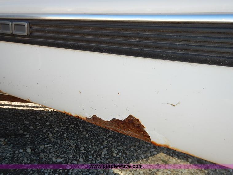 image for item I5295 1999 GMC Suburban 2500 SL SUV