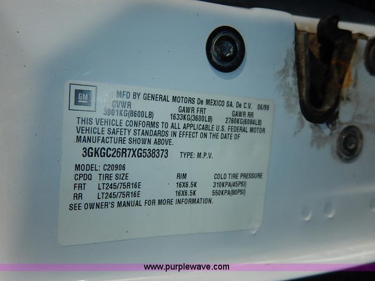 image for item I5295 1999 GMC Suburban 2500 SL SUV