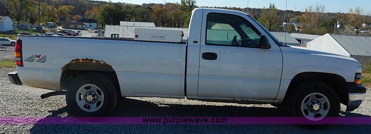 image for item I5296 2001 Chevrolet Silverado 1500 pickup truck