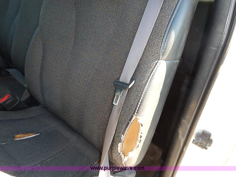 image for item I5296 2001 Chevrolet Silverado 1500 pickup truck