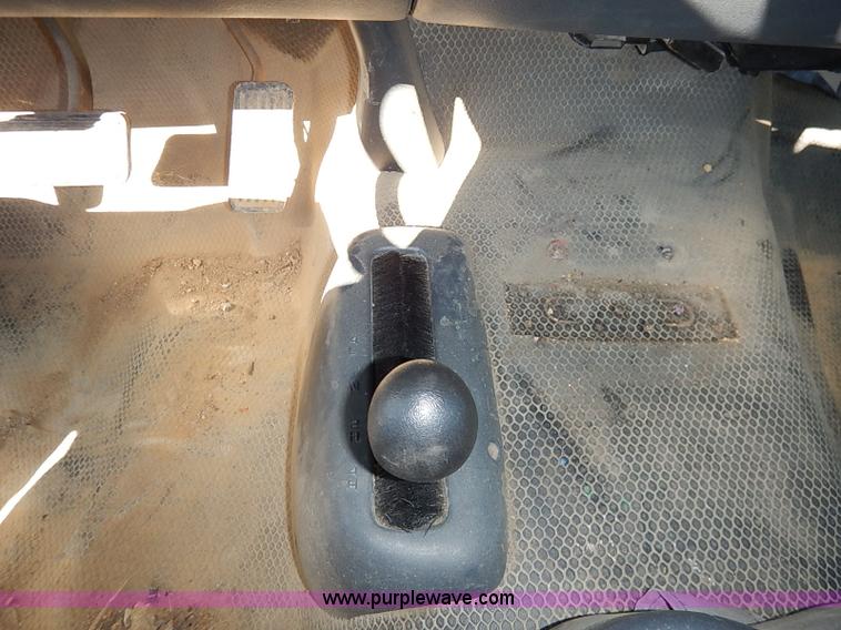 image for item I5296 2001 Chevrolet Silverado 1500 pickup truck