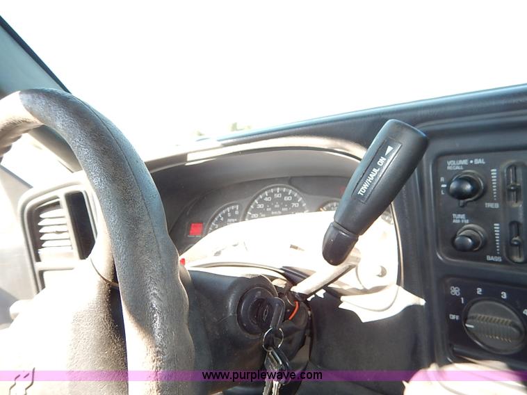 image for item I5296 2001 Chevrolet Silverado 1500 pickup truck