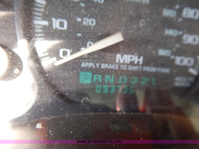 image for item I5296 2001 Chevrolet Silverado 1500 pickup truck