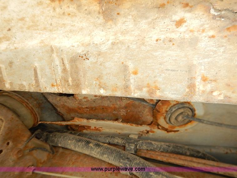 image for item I5296 2001 Chevrolet Silverado 1500 pickup truck