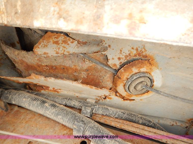 image for item I5296 2001 Chevrolet Silverado 1500 pickup truck