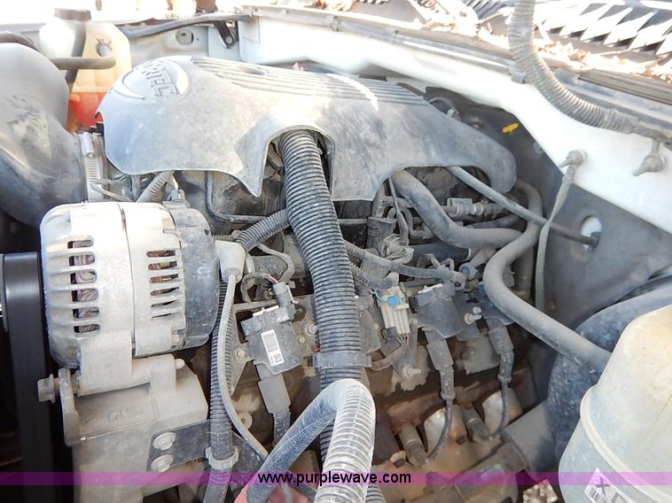 image for item I5296 2001 Chevrolet Silverado 1500 pickup truck