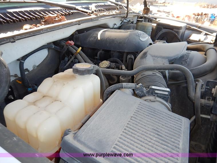 image for item I5296 2001 Chevrolet Silverado 1500 pickup truck