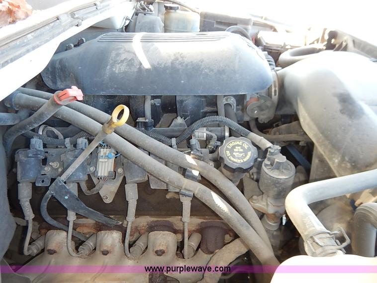 image for item I5296 2001 Chevrolet Silverado 1500 pickup truck