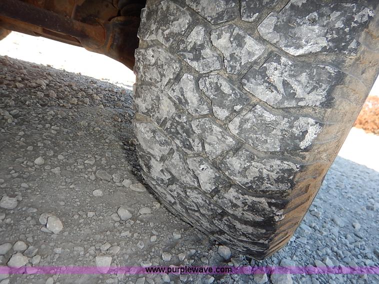 image for item I5296 2001 Chevrolet Silverado 1500 pickup truck