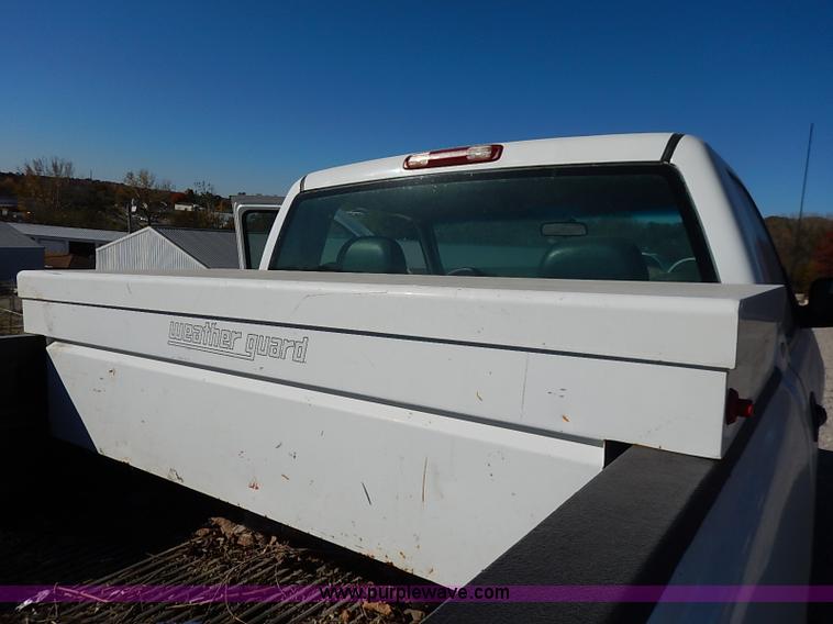 image for item I5296 2001 Chevrolet Silverado 1500 pickup truck