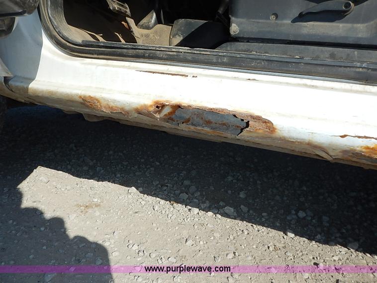 image for item I5296 2001 Chevrolet Silverado 1500 pickup truck