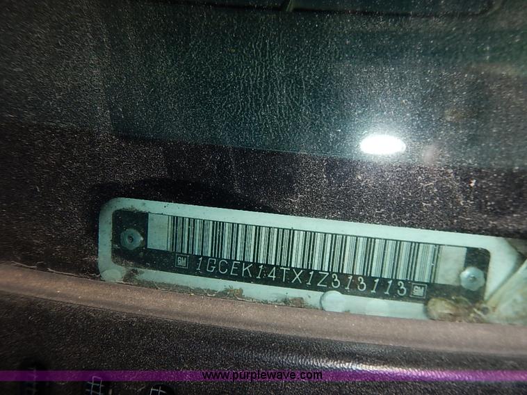 image for item I5296 2001 Chevrolet Silverado 1500 pickup truck