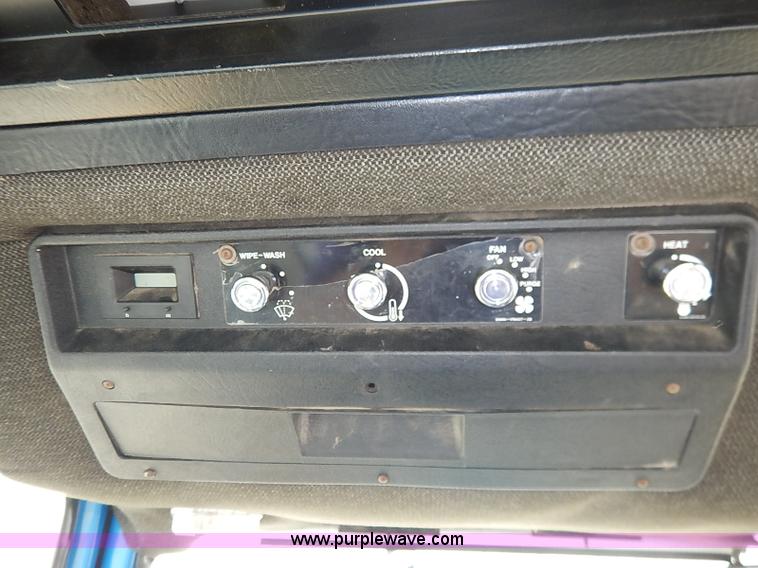 image for item I5298 1991 Ford 6610 tractor