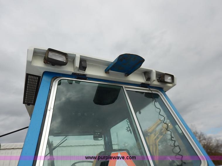 image for item I5298 1991 Ford 6610 tractor