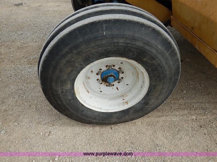 image for item I5298 1991 Ford 6610 tractor