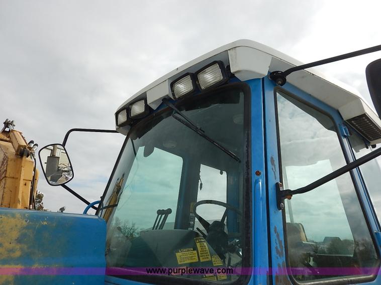 image for item I5298 1991 Ford 6610 tractor