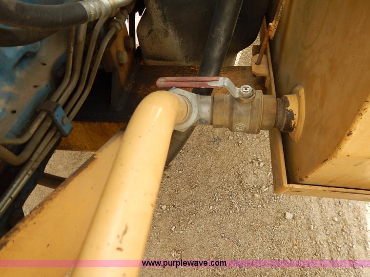 image for item I5298 1991 Ford 6610 tractor