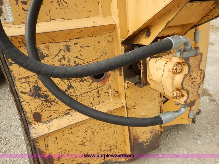 image for item I5298 1991 Ford 6610 tractor