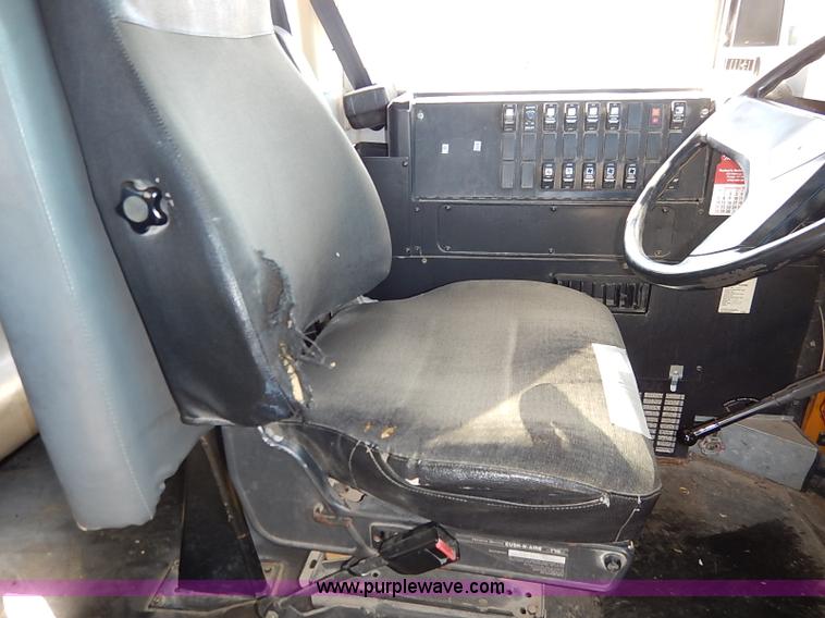 image for item I5304 1997 International 3800 Thomas school bus