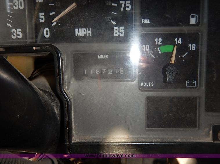 image for item I5304 1997 International 3800 Thomas school bus