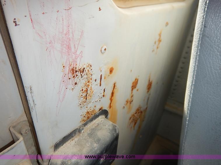 image for item I5304 1997 International 3800 Thomas school bus