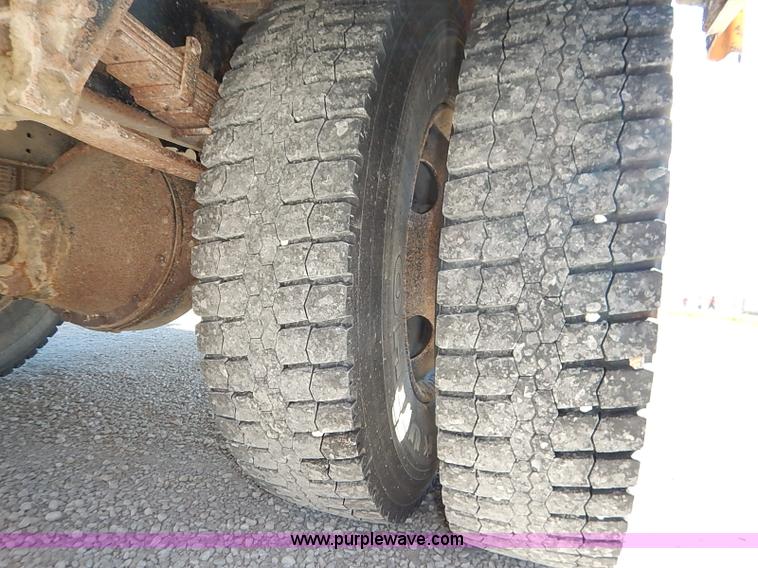 image for item I5304 1997 International 3800 Thomas school bus