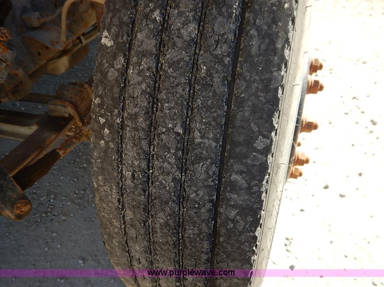 image for item I5304 1997 International 3800 Thomas school bus