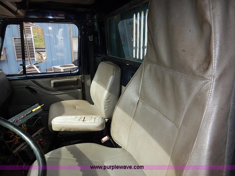 image for item I5309 2000 International F2554 cab and chassis